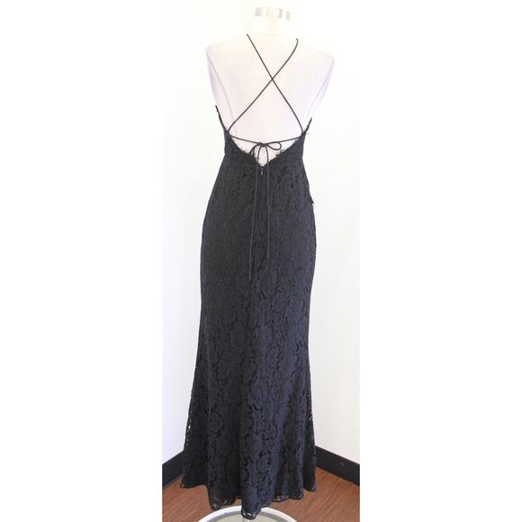Fame and Partners Black Lace Halter High Slit Open Back Formal Dress Size 0 Fame and Partners Black Lace Halter High Slit Open Back Formal Dress Size 0